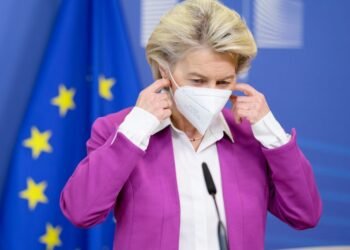 Scandalul „Pfizergate” o îngroapă pe Ursula von der Layen