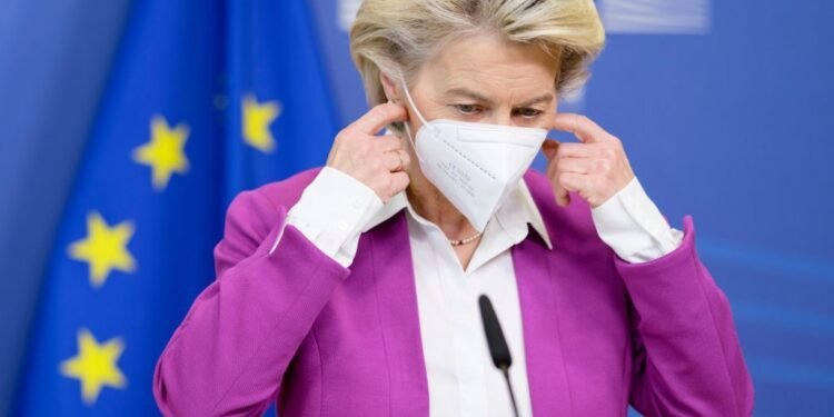 Scandalul „Pfizergate” o îngroapă pe Ursula von der Layen