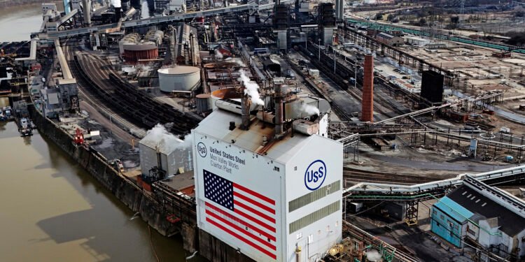 Trump promite 70.000 de locuri de muncă și 14 miliarde $ pentru SUA, susținând acordul dintre US Steel și Nippon Steel