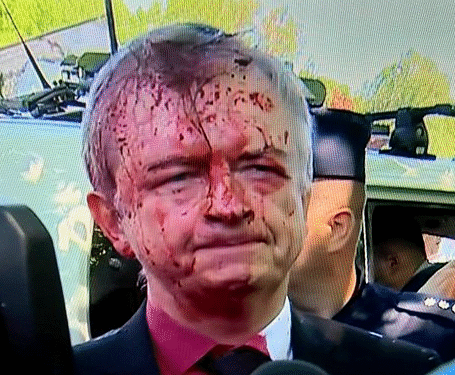Ambasadorul Rusiei în Polonia, stropit cu vopsea roșie de Ziua Victoriei
