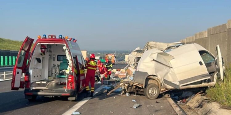 Trafic blocat pe Drumul Expres 12, un bărbat a murit