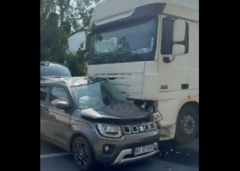 Accident pe DN6, între un autoturism și un autocamion