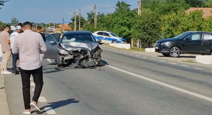 Drăguțești: Patru victime și două mașini avariate