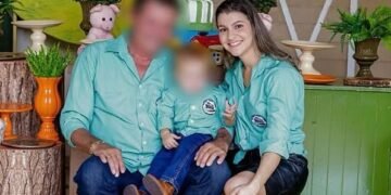 Mamă împușcată mortal de fiul ei de doar doi ani, care s-a jucat cu arma tatălui