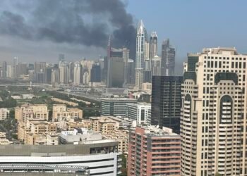 Incendiu de proporții în Dubai Marina: zgârie-nor de 67 de etaje cuprins de flăcări