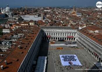 Mega-nuntă în Veneția: Jeff Bezos și Lauren Sanchez își unesc destinele între iahturi, vedete și proteste ecologiste