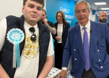 Nigel Farage și Reform UK, favoriți să câștige alegerile generale cu o majoritate istorică