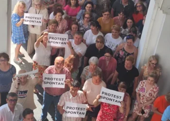 Guvernul Bolojan taie drastic sporurile: Angajații din sectorul public pierd până la 800 de lei lunar