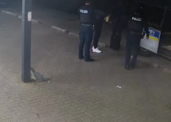 Polițiștii germani prind migranți și în duc pe furiș în Olanda