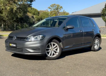 Volkswagen Golf, în declin: un simbol auto german își pierde din strălucire