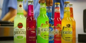 Alcopopul – Băutura dulce care ascunde riscuri serioase pentru tineri