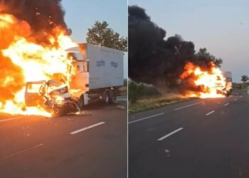Incendiu după ce o mașină a fost lovită de camion