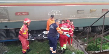 Autoutilitară lovită de tren. Trei victime!