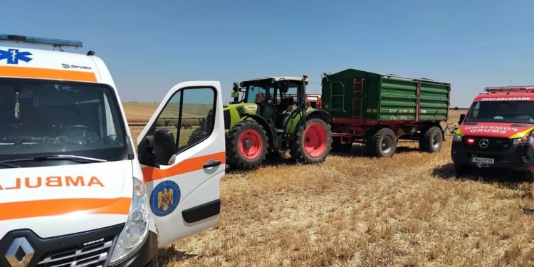 A sfârșit prins sub roata unui tractor