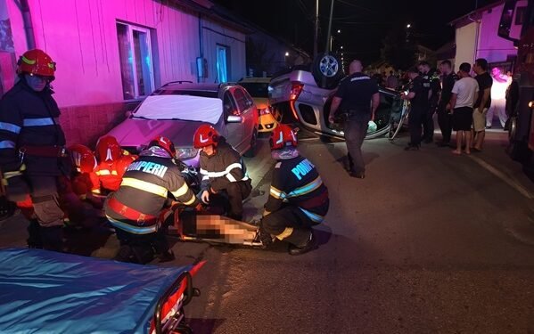 Un șofer teribilist a lovit trei mașini parcate