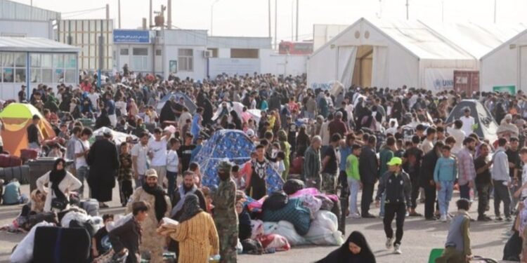 Mii de afgani deportați zilnic din Iran