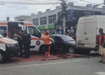 A tăiat calea unei ambulanțe