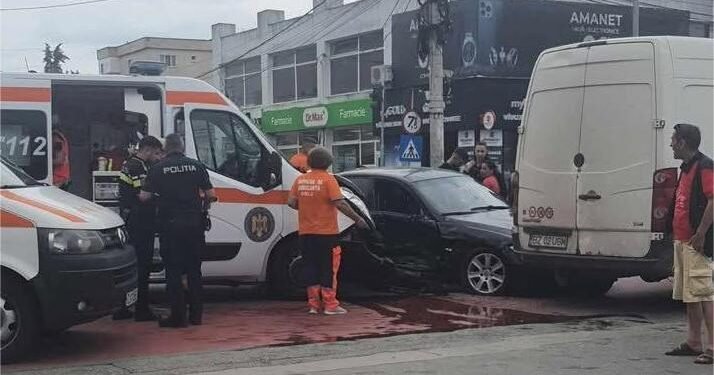 A tăiat calea unei ambulanțe