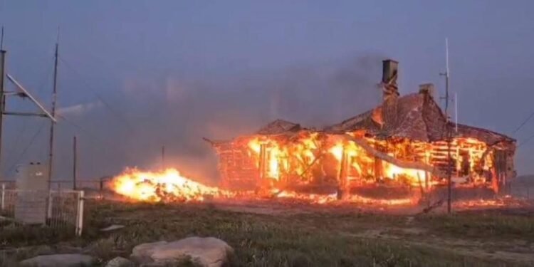 Incendiu puternic la stația meteorologică Vlădeasa – pagube însemnate