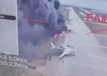 Atac aerian fără precedent: Ucraina lovește în adâncul Rusiei, distrugând peste 40 de avioane militare