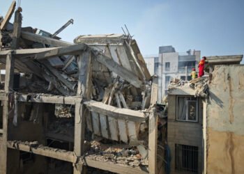 Războiul Israel – Iran a escaladat: Atacuri masive, victime civile și amenințarea unui război regional total