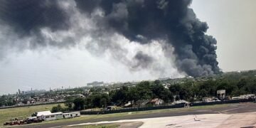 Tragedie aviatică: Un Boeing 787 Air India s-a prăbușit într-o zonă rezidențială, la scurt timp după decolare