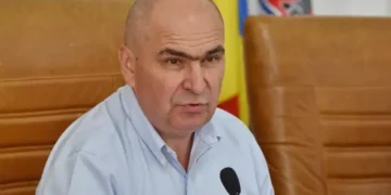 Bolojan blochează licitațiile de stat pentru șase luni, dar lovește și sectorul privat