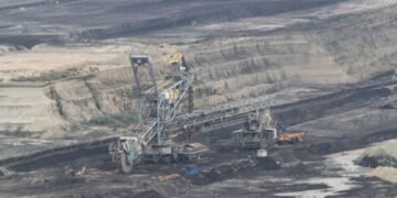 Chinezii care au dat târcoale cărbunelui din Rovinari cumpără parcuri solare