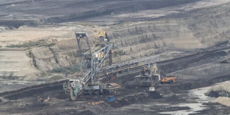 Chinezii care au dat târcoale cărbunelui din Rovinari cumpără parcuri solare