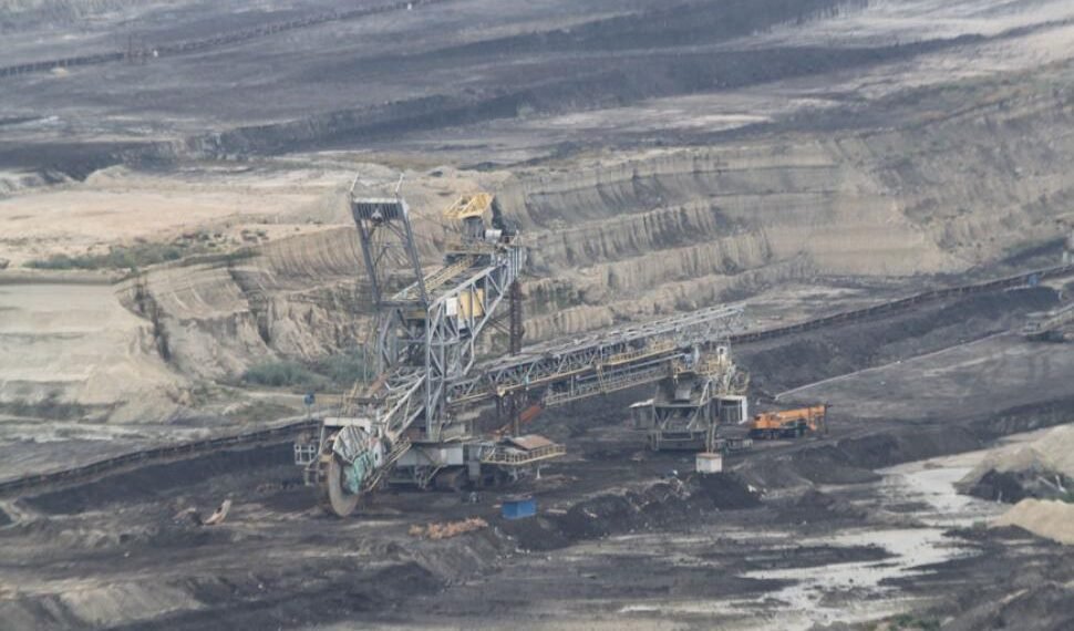 Chinezii care au dat târcoale cărbunelui din Rovinari cumpără parcuri solare