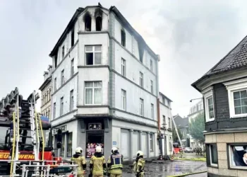 Atac incendiar în Germania: Trei clădiri incendiate simultan, peste 40 de persoane salvate