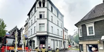 Atac incendiar în Germania: Trei clădiri incendiate simultan, peste 40 de persoane salvate