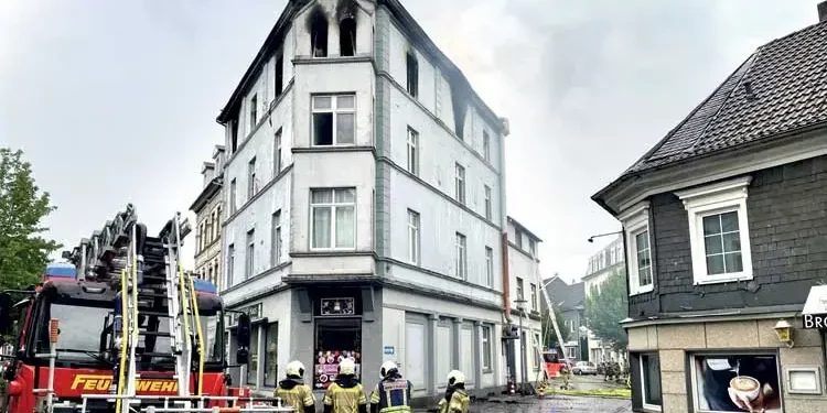 Atac incendiar în Germania: Trei clădiri incendiate simultan, peste 40 de persoane salvate