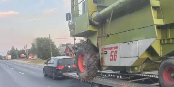Spectacol pe șoselele patriei: un Seat tractează o combină de 8,5 tone!