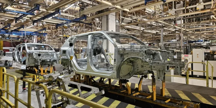 Uzina Dacia crește robotizarea și renunță la salariați, cu compensații generoase