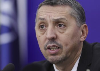 Austeritatea începe cu elevii – bursele sunt o „povară bugetară” în ochii ministrului David
