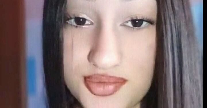 Alertă! O adolescentă de 15 ani a dispărut. Dacă o vedeți, sunați imediat la 112!