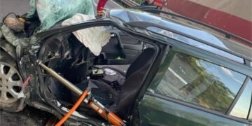 Mașină făcută zob de camion pe DN7