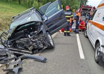O fetiță din Gorj și bunica ei au murit în accident