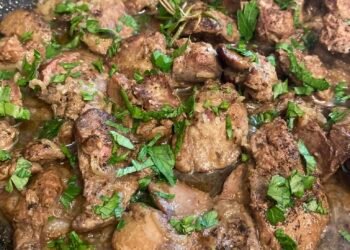 7 pași simpli pentru cei mai fragezi și gustoși ficăței de pui la tigaie