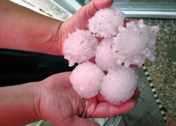 Furtuni violente în Franța, frontul atmosferic vine spre România