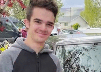 Un tânăr de 18 ani, împușcat mortal de tatăl vitreg