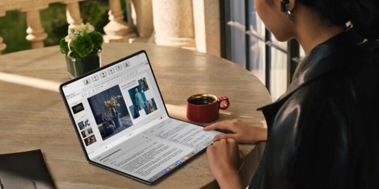 Huawei lansează patru produse premium: laptopuri pliabile, căști inteligente și ecrane spectaculoase