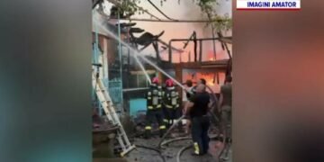 O casă și mai multe anexe s-au făcut scrum într-o comună din Gorj