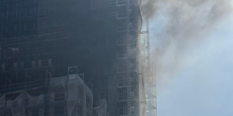 Incendiu puternic într-un zgârie-nori aflat în construcție în Berlin