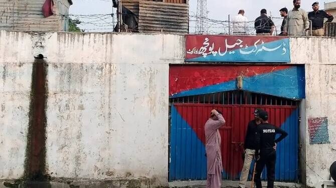 Peste 100 de deținuți au fugit din închisoare în urma unui cutremur