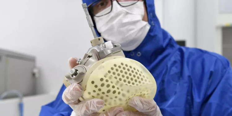 Primul producător de inimi artificiale intră în faliment