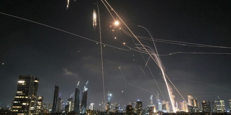 Războiul rachetelor: Iranul lansează atacuri hipersonice, Israelul caută sprijin occidental