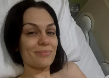 Jessie J, diagnosticată cu cancer la sân: „Voi arăta mereu și părțile grele”