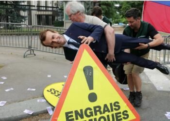 Greenpeace a furat statuia de ceară a lui Emmanuel Macron